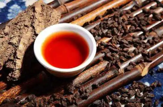 喝普洱茶出汗是怎么回事？