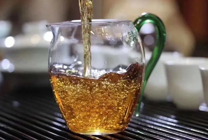 連“喉韻”和“鎖喉”都搞不清楚，就不要說(shuō)懂普洱茶！