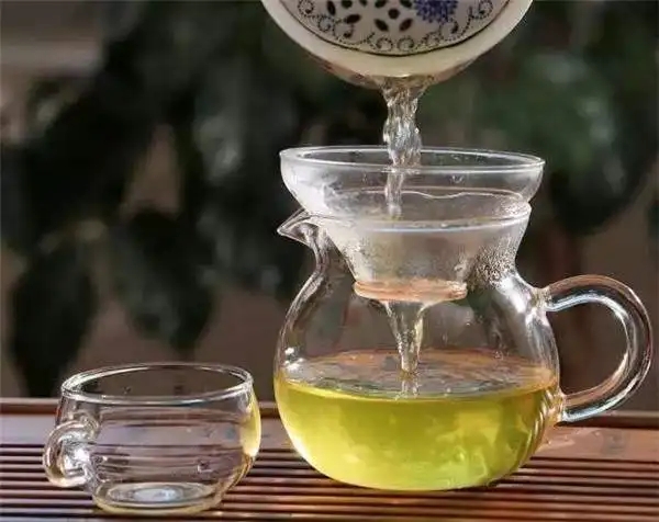 怎么快速清除茶垢？