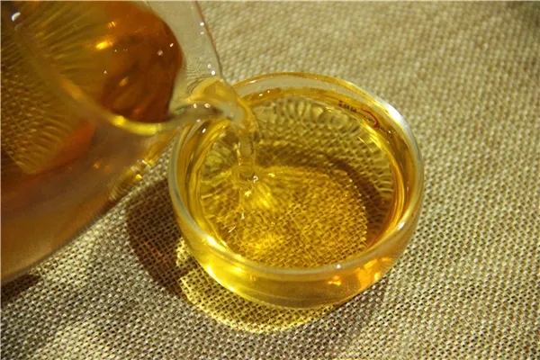 還在用自來(lái)水泡茶？難怪你泡的茶滋味不行~