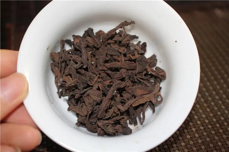 普洱茶的“樟香、棗香、糯香”等香味由什么決定？