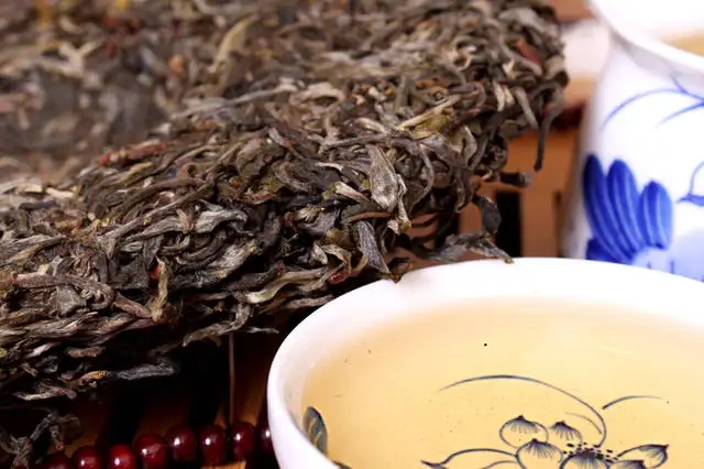 喝普洱茶，生茶和熟茶哪個(gè)更適合你？